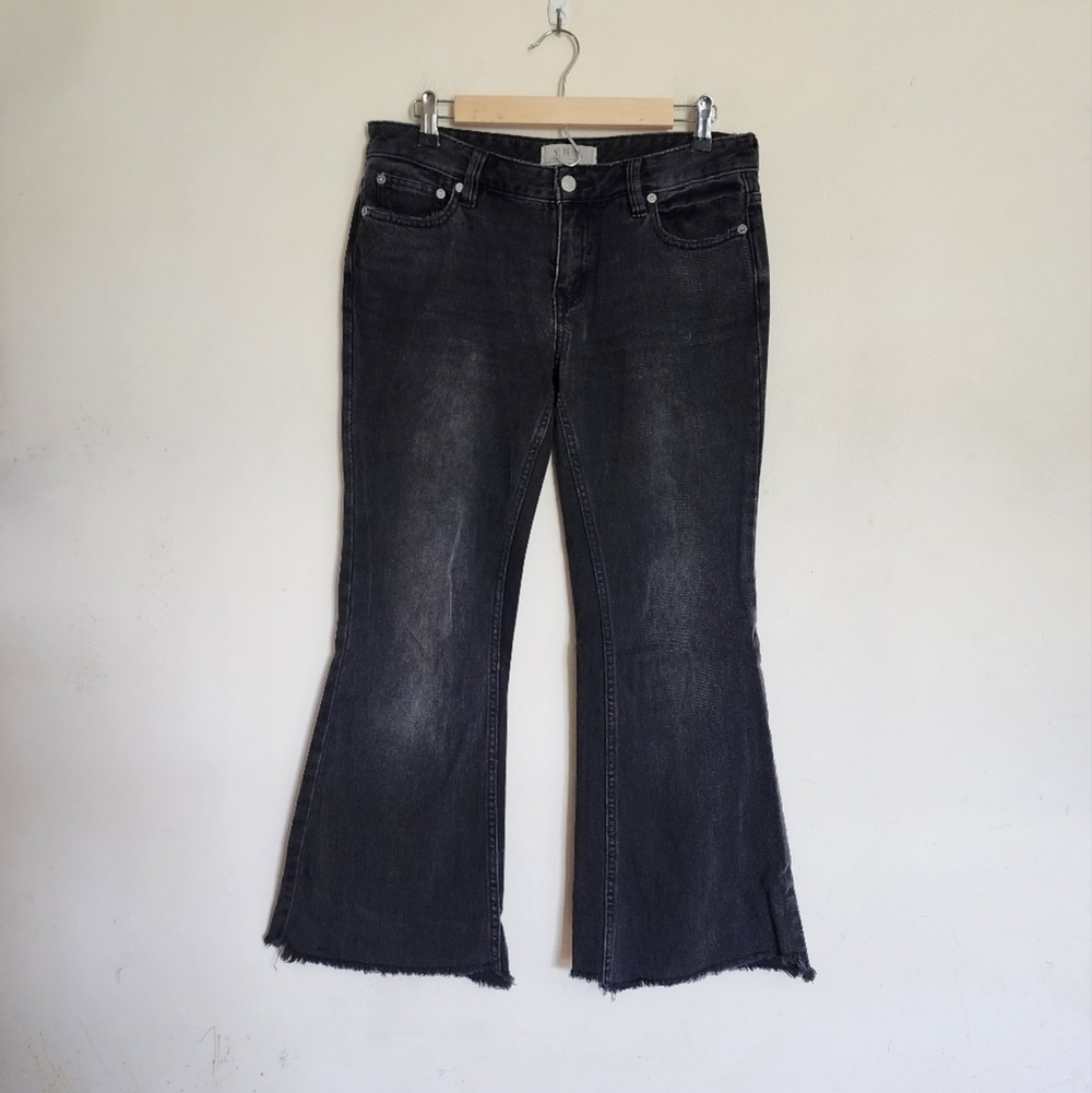 Free People We The Free Mid-rise Flared Jeans in Black size 26
